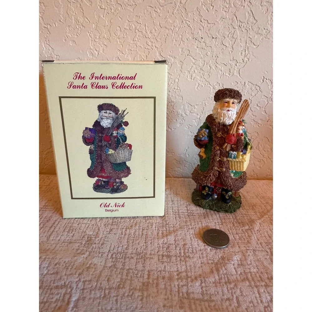 The International Santa Claus Collection Figurine Set with‎ Boxes